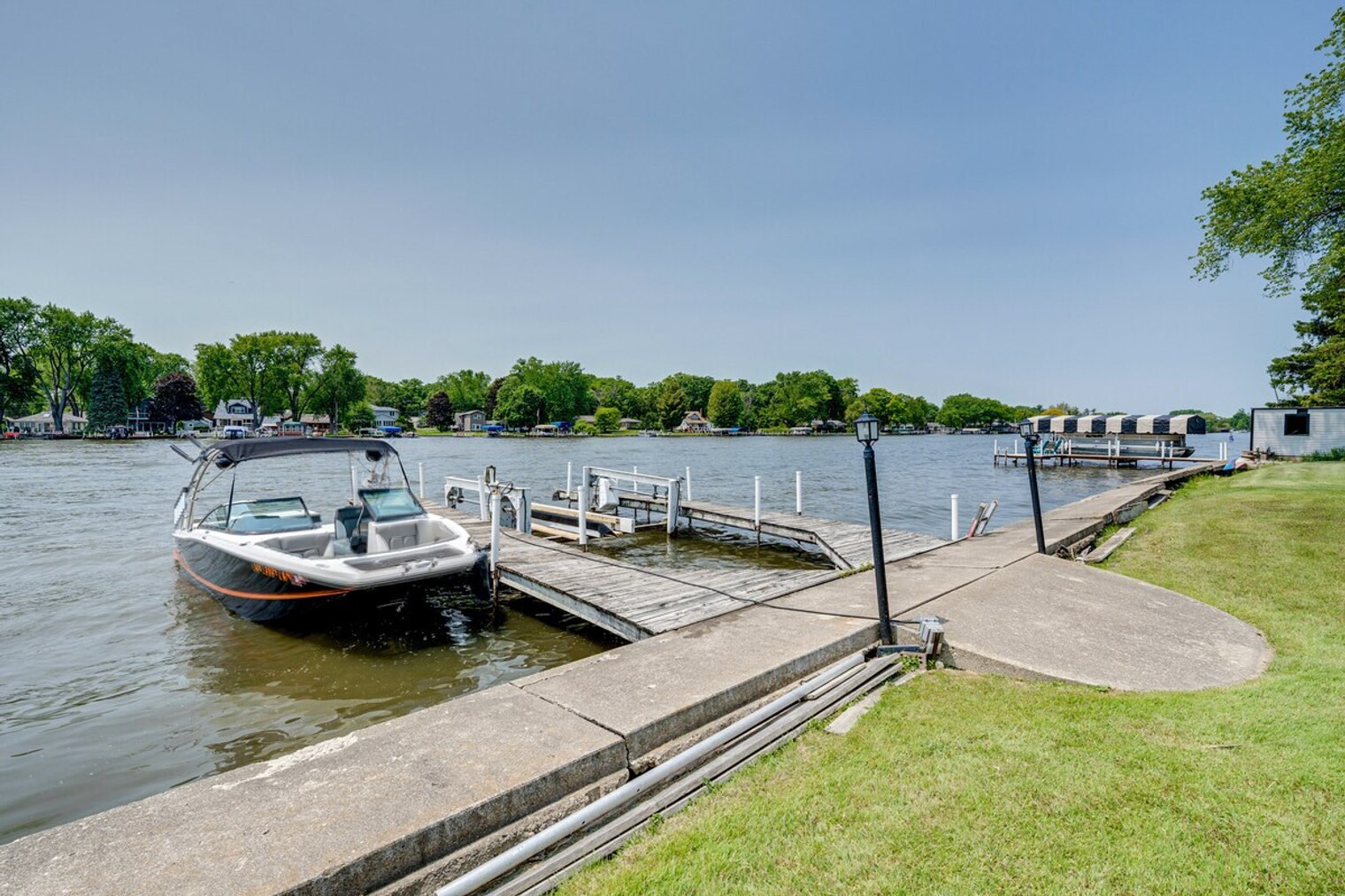 Building Photo - 811 N River Rd