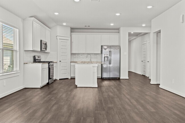 Building Photo - 30290 Kingston Heath Dr