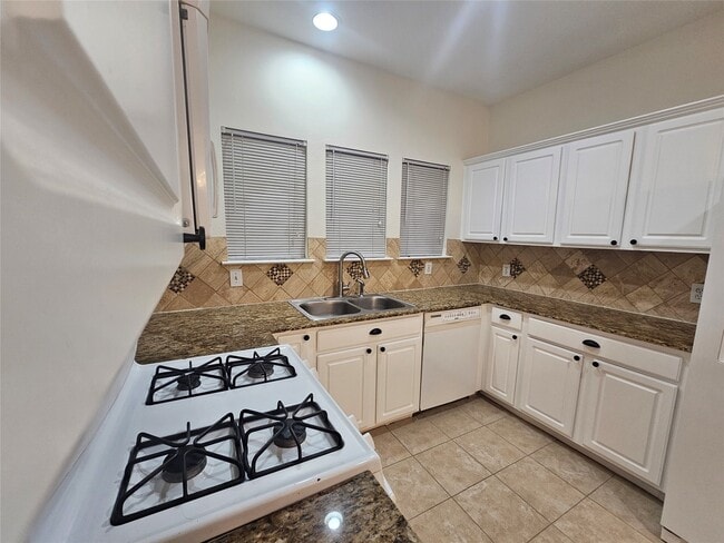 Building Photo - 35 S Avonlea Cir