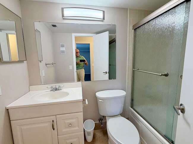 Building Photo - 3300 W Rolling Hills Cir