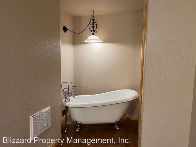 Building Photo - 5 br, 4 bath House - 30 Whispering Pines Road