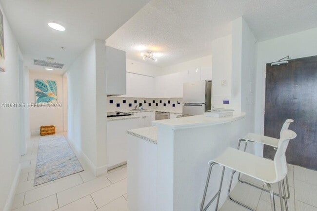 Building Photo - 1500 Bay Rd