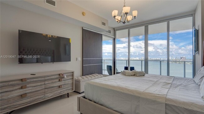 Building Photo - 2020 N Bayshore Dr