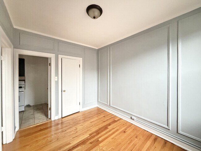 Building Photo - 1371 W Estes Ave