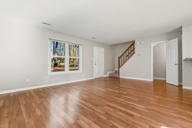 Building Photo - 732 Branniff Dr