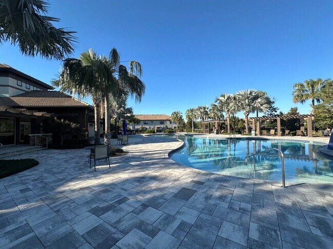 Building Photo - 1222 Royal St. George Blvd