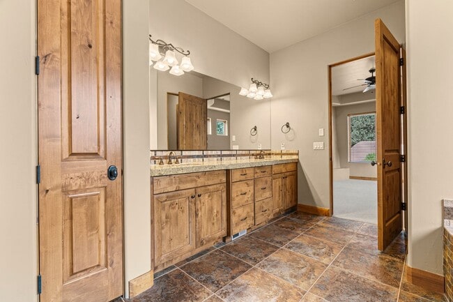 Building Photo - 3052 Snow Canyon Pkwy