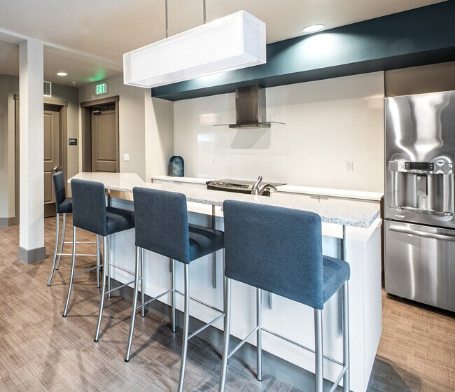 Building Photo - 10333 Main St