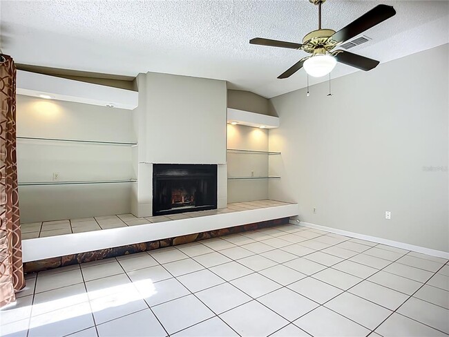 Building Photo - 1623 Carter Oaks Dr