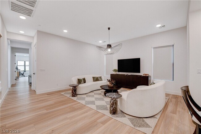 Building Photo - 779 Willits St