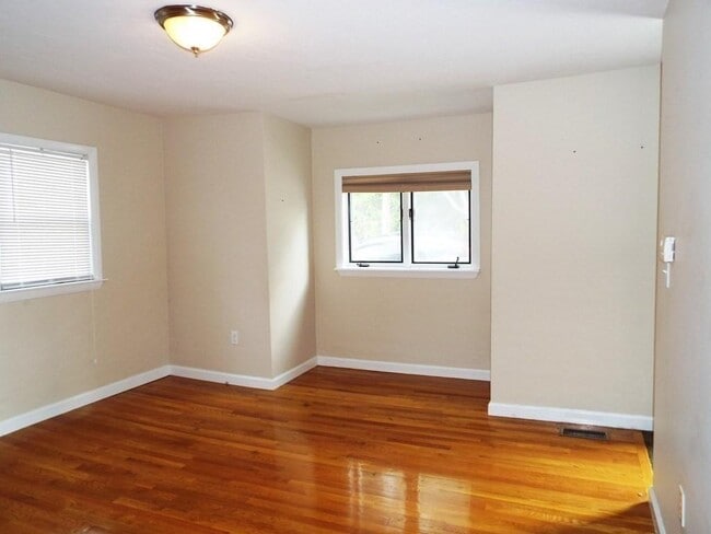 Building Photo - 60 Alpine Pl