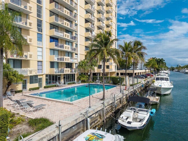 Building Photo - 2350 NE 135th St