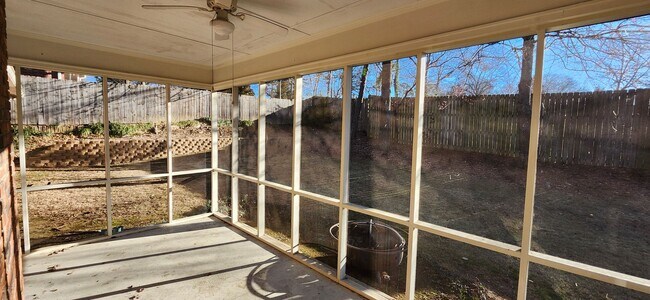 Building Photo - 4 bedroom home in North Columbus