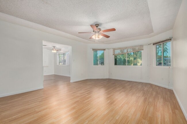 Building Photo - Charming Updated 3 Bed/2 Bath Home in North Central Phoenix