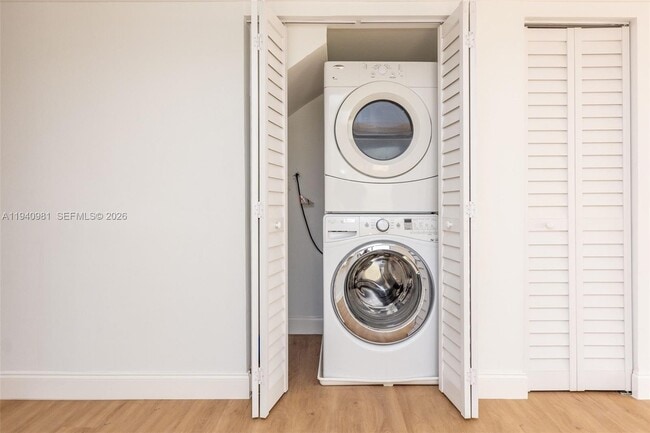 Building Photo - 2945 Bridgeport Ave