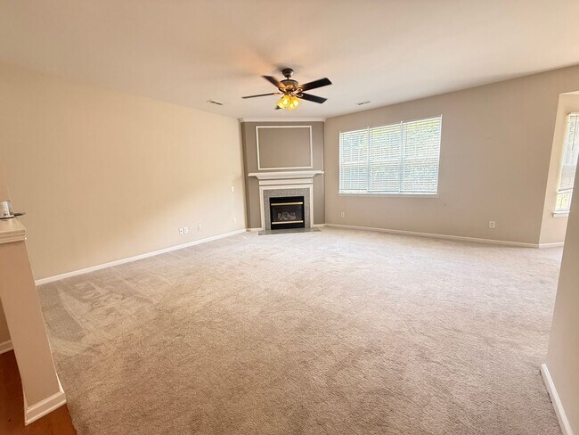 Building Photo - Coming Soon! 3 BR/2.5BA | Newly Renovated Single Family Home | Private backyard| In Charlotte!