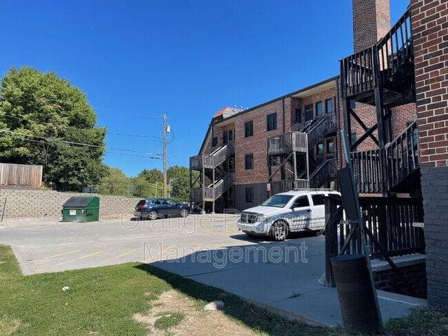 Building Photo - 3302 Burt St
