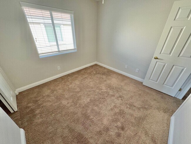 Building Photo - HERE'S THE PERFECT PLACE TO CALL HOME! 3 BEDROOM 2.5 BATHROOM TWO STORY TOWNHOUSE,