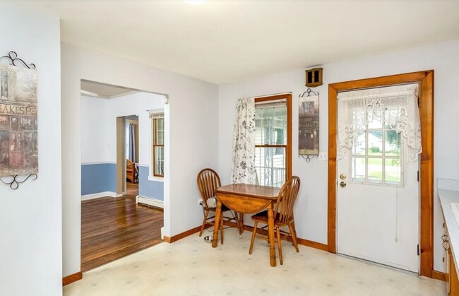 Building Photo - 3 Bed 1.5 Bath- Aliquippa PA