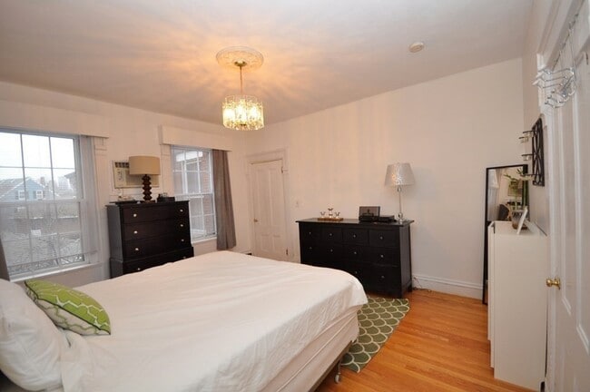 Building Photo - 37 Union St