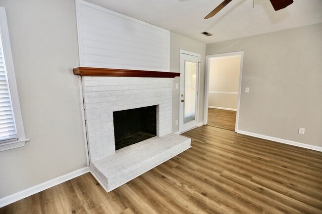 Building Photo - Ranch Home - Red Mill Farm - Available 11-...
