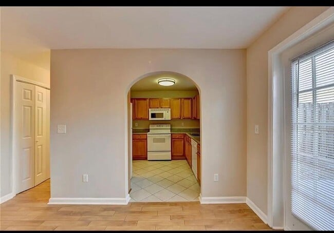 Building Photo - 810 Summer Pl NW