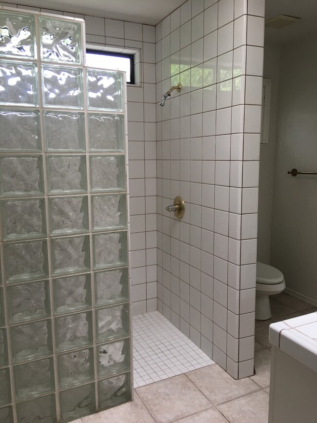 Building Photo - 1112 N Bollinger St