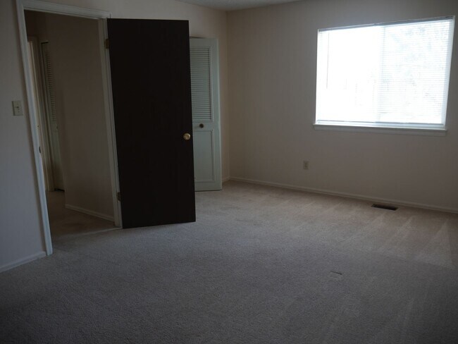 Building Photo - 2524 Garden Way