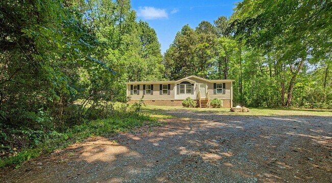 Building Photo - Updated 3-Bedroom Home on 10 acres in Chapel Hill