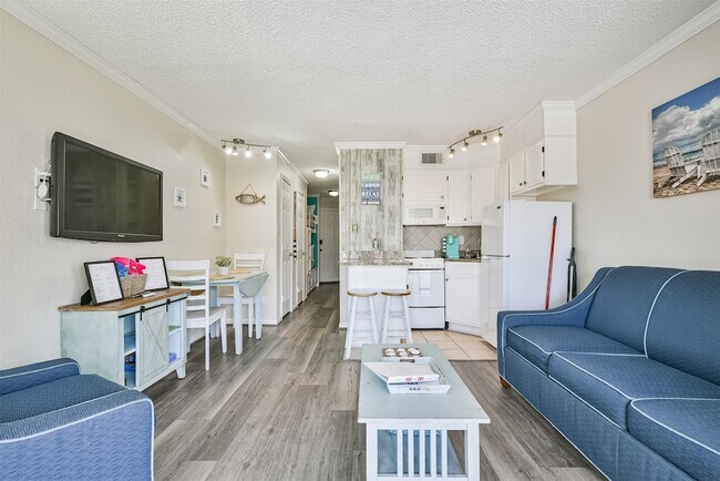 Building Photo - 6102 Seawall Blvd