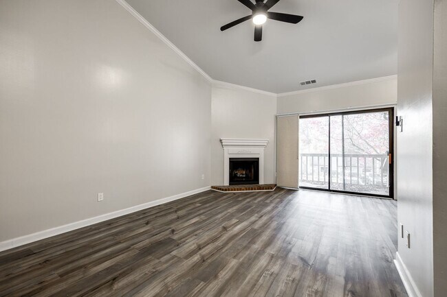 Building Photo - 4158 Charlotte Hwy