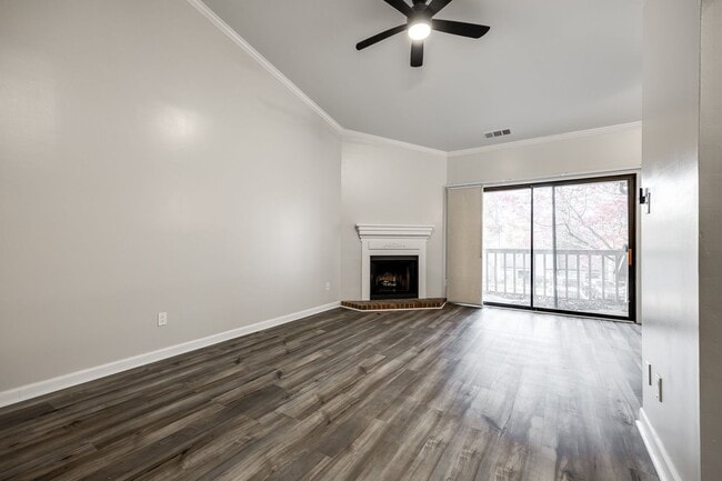 Building Photo - Beautifully remodeled one bedroom, one bath in Lake Wylie Woods!