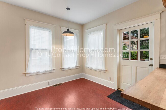 Building Photo - Discover Serenity in King Neighborhood!