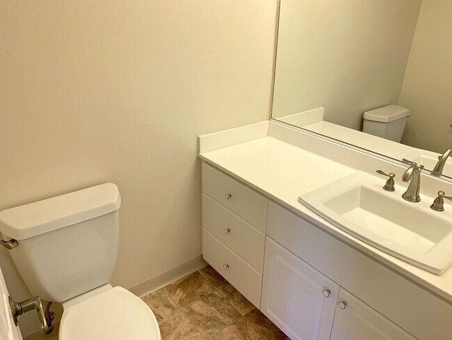 Building Photo - Beautiful SFH 4 bedroom, 2.5 bath, garage with large yard