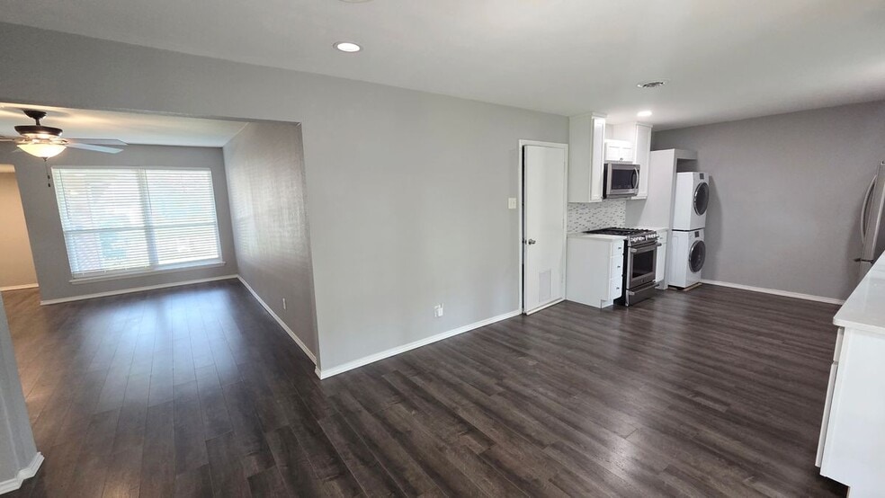 Building Photo - 305 Dublin Dr