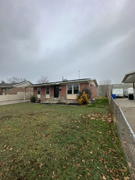 Building Photo - 8169 Ivy Dr