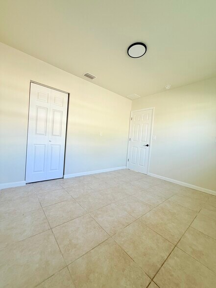 Building Photo - 7000 Hibiscus Ave S