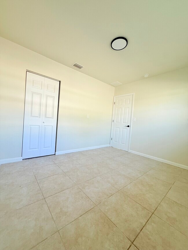 Building Photo - 7000 Hibiscus Ave S