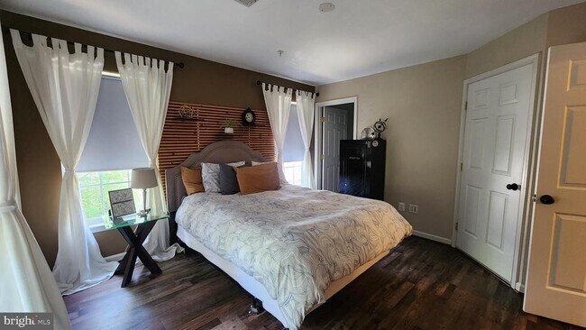 Building Photo - 9128 Aventon Ct