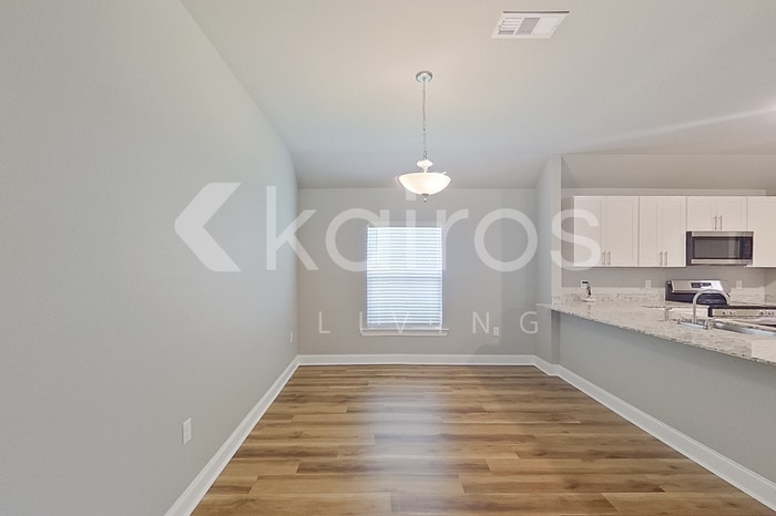 Building Photo - 13739 Pinyon Dr