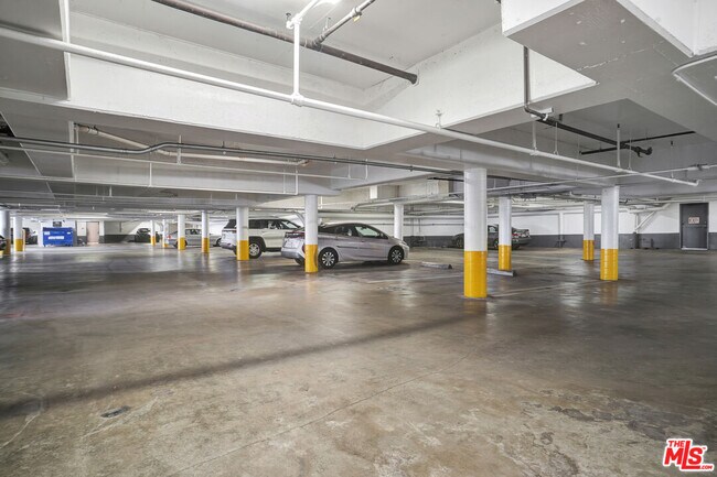 Building Photo - 1300 Midvale Ave