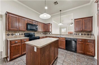 Building Photo - 10121 Salem Way