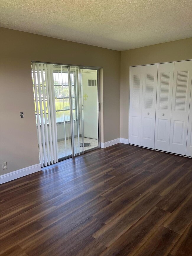 Building Photo - 18 Berkshire A