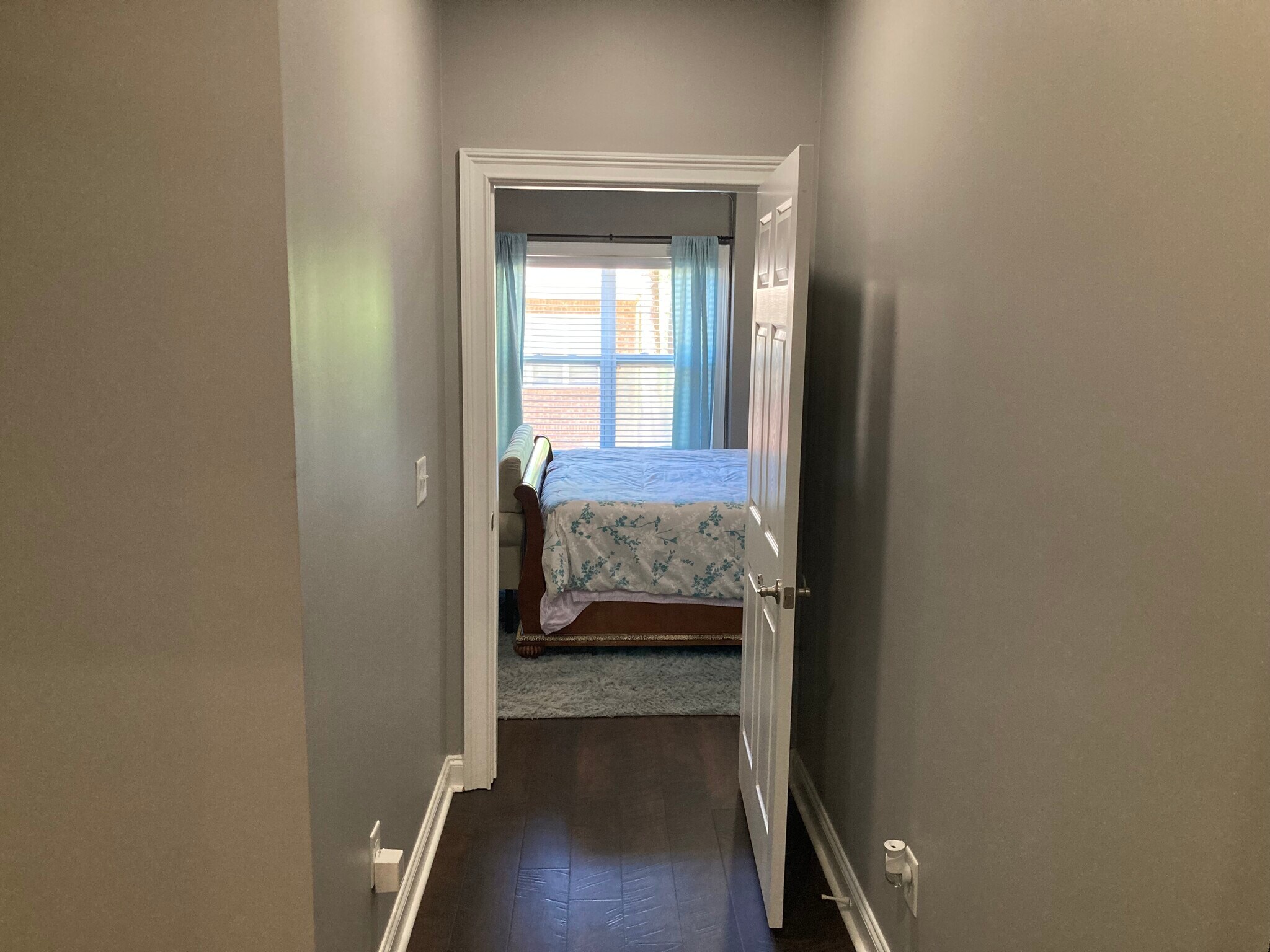 Heading into king bedroom. - 5516 Ridgemoor Dr