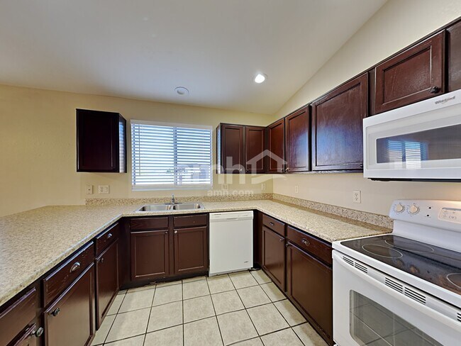 Building Photo - 5073 E Butterweed Dr