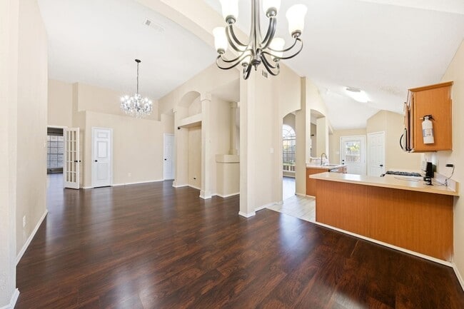 Building Photo - 6718 Meadowcrest Dr