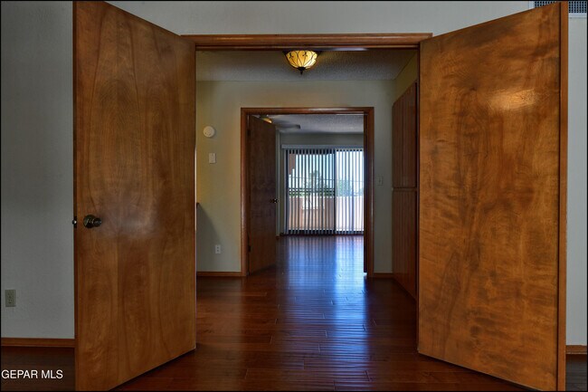 Building Photo - 710 N Resler Dr