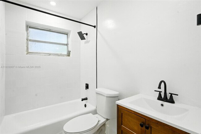 Building Photo - 2085 NE 169th St