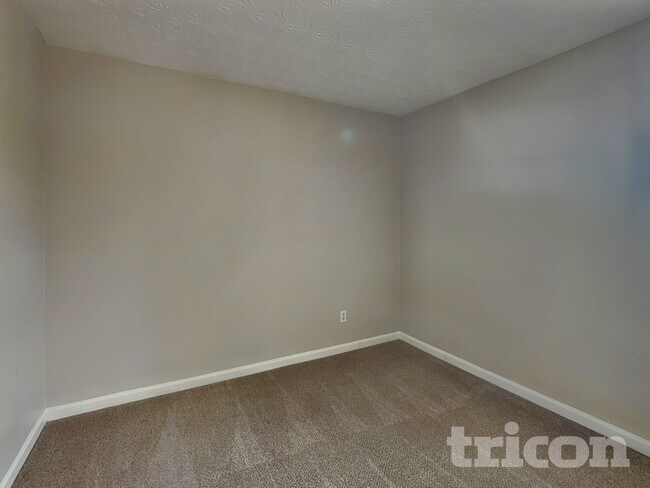 Building Photo - 62 Kirkhill Dr