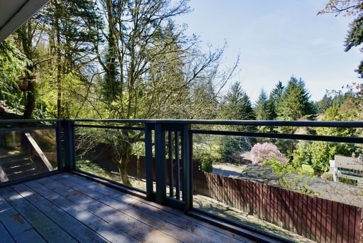 Building Photo - Modern Remodeled 2BR Duplex with Garage in Prime Shoreline Location